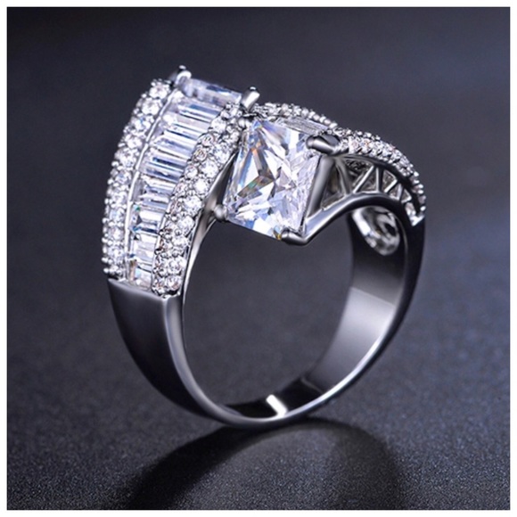 🎁 Swarovski Crystals The Sophia .925 Silver Ring - Picture 4 of 7